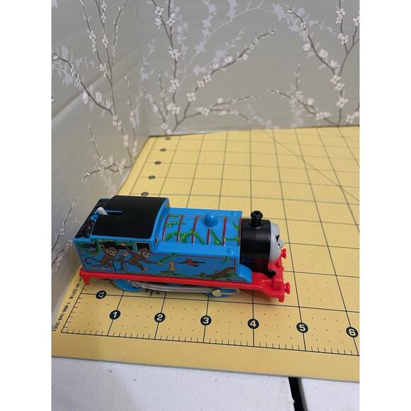 Monkey Palace Thomas And Friends Tank Engine Trackmaster Train w/ Tender ~Works - Picture 11 of 11